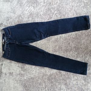 711 Levi's skinny jeans